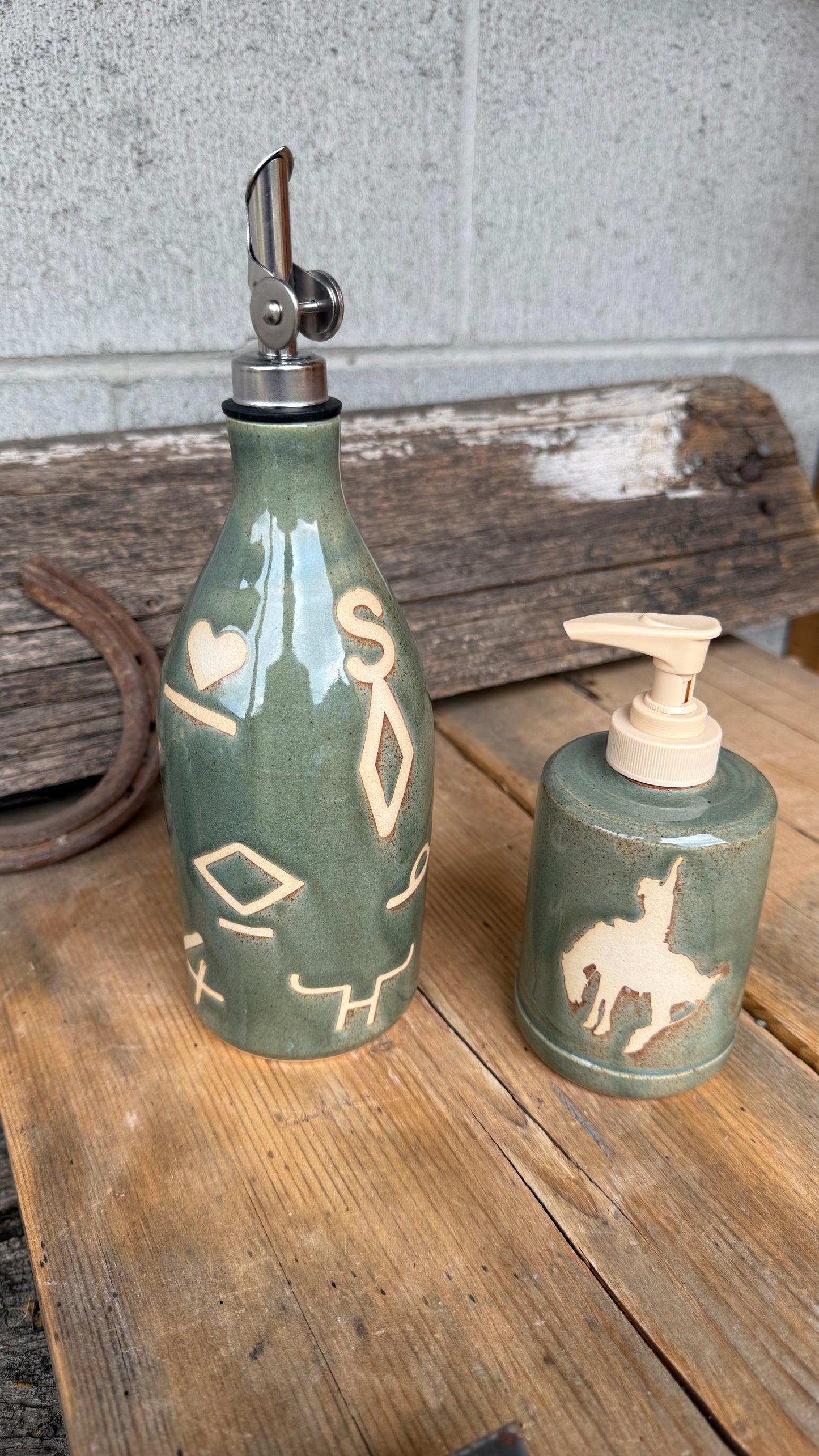 Set -Oil bottle and soap dispenser