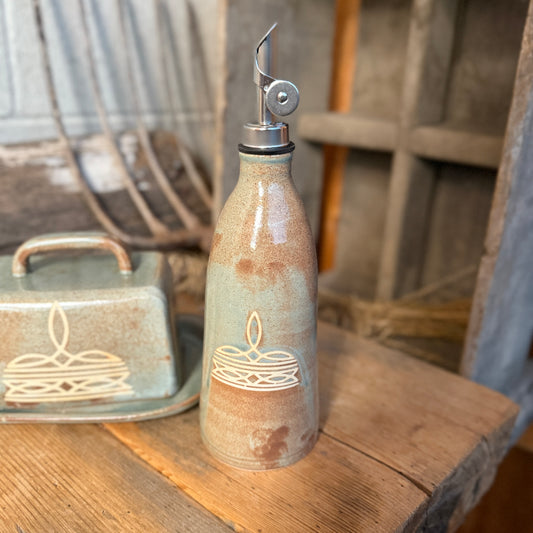 Set of 2: butter dish and oil bottle