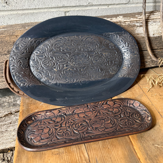 Serving plate/ platter set.